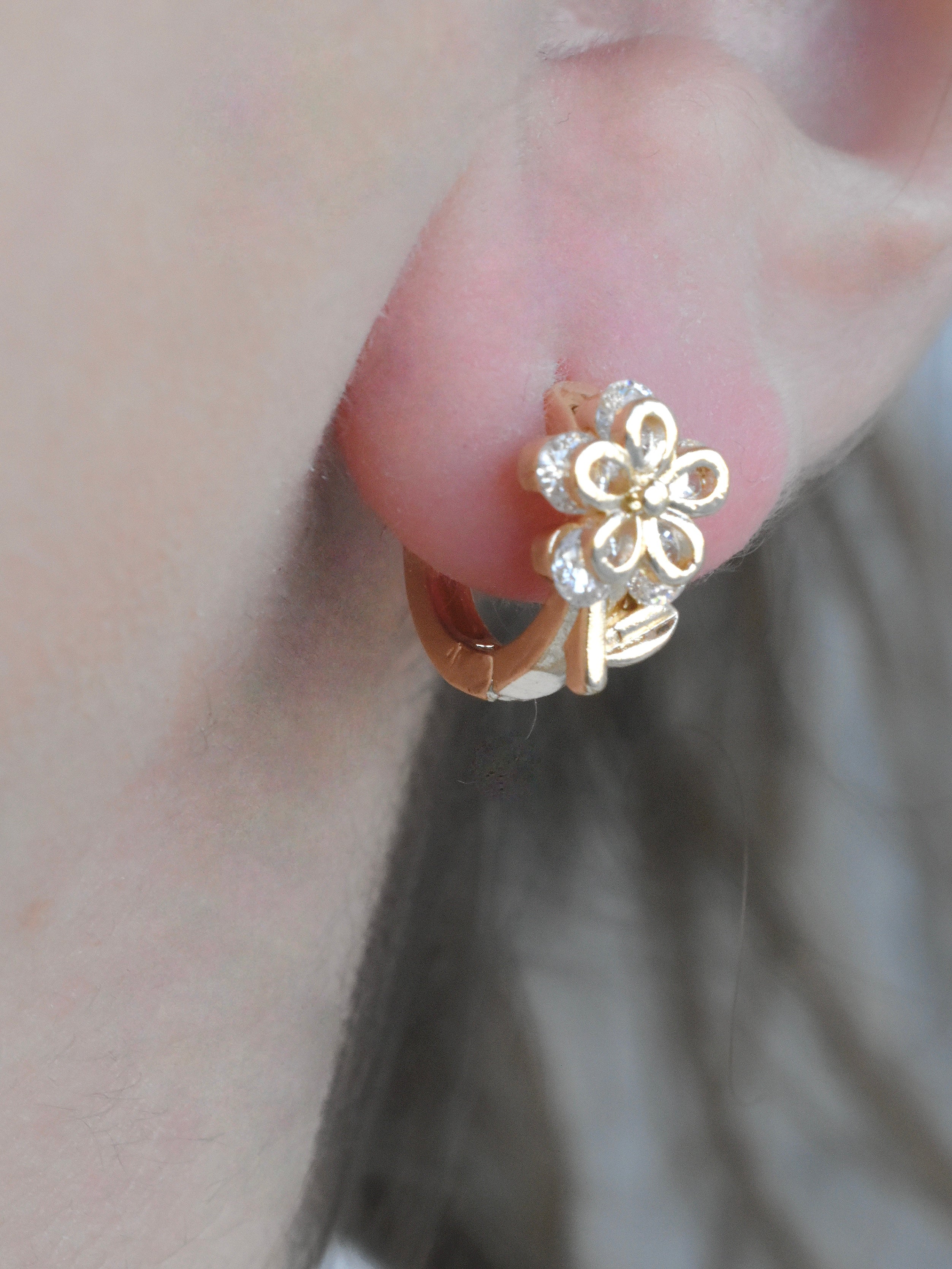 Aretes flor blanca