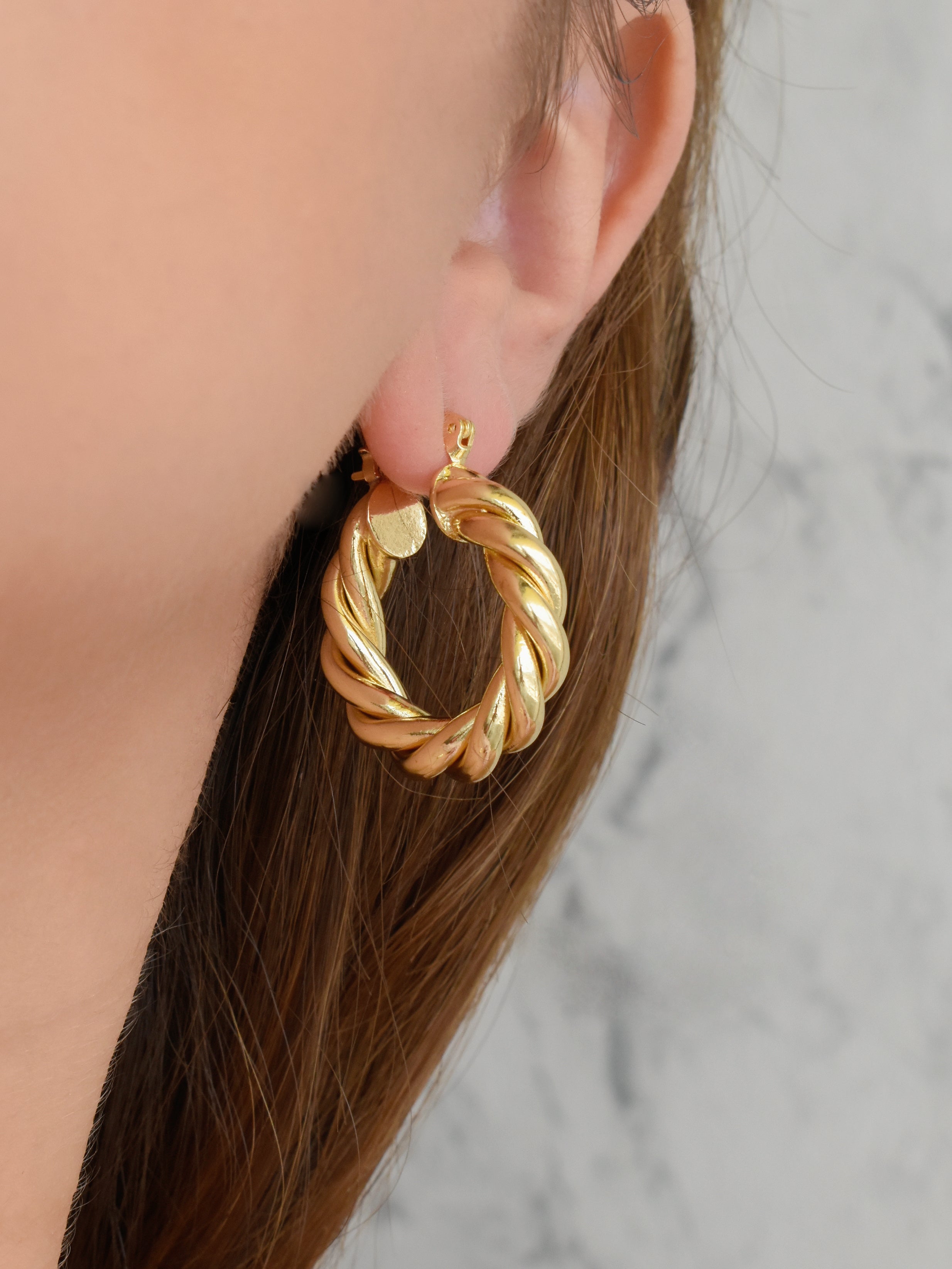 Arete arracada torcida chunky