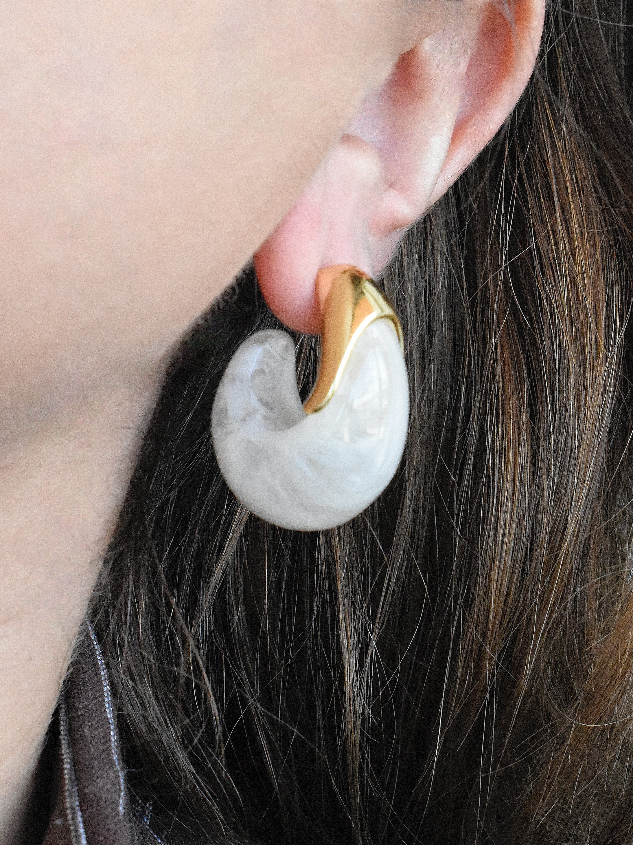 Aretes gota chunky resina (blancos o cafés)