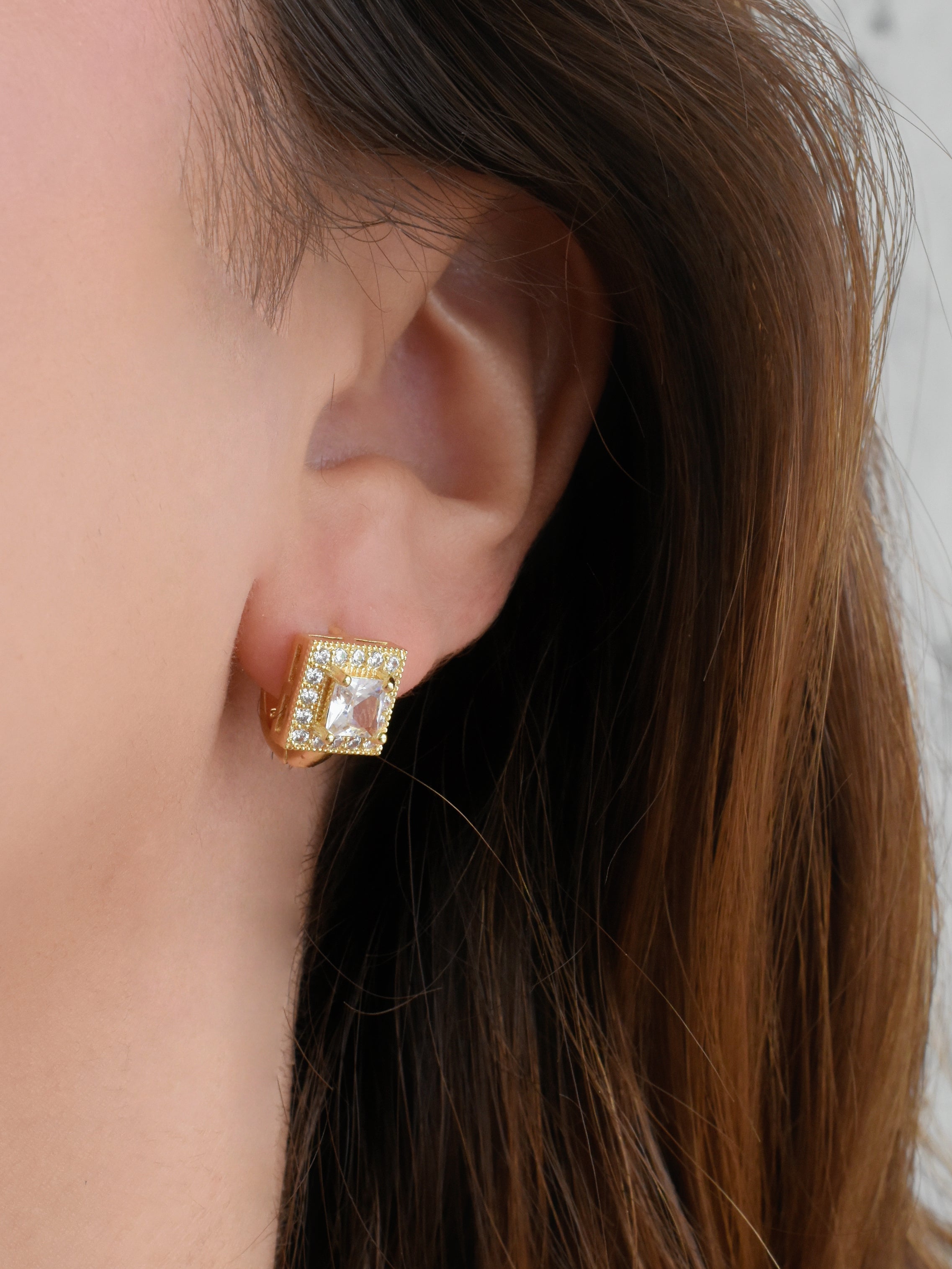 Aretes circonia cuadrada (blanca o negra)