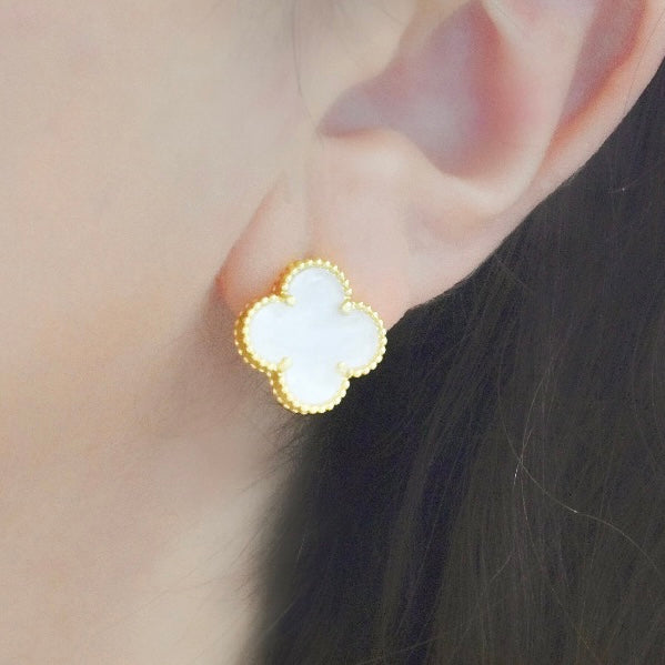 Arete flor madre perla