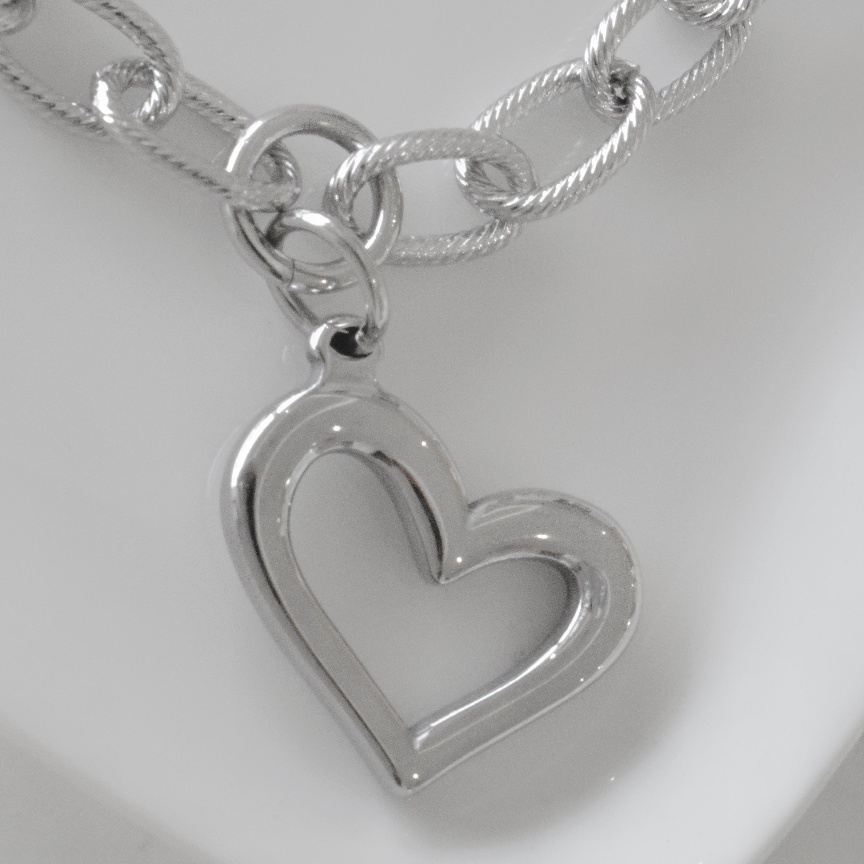 Pulsera silueta corazón