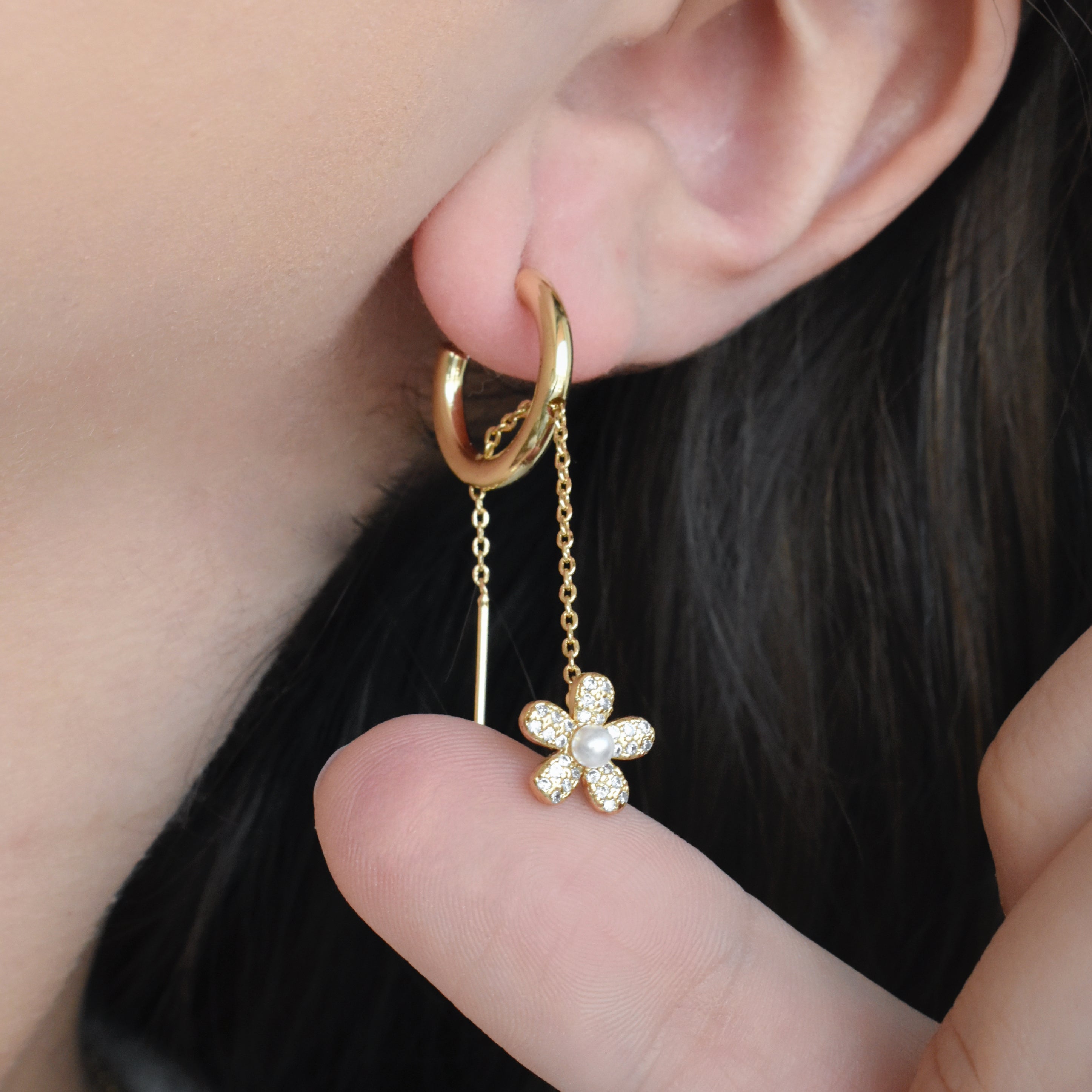 Aretes hoop con flor cadena