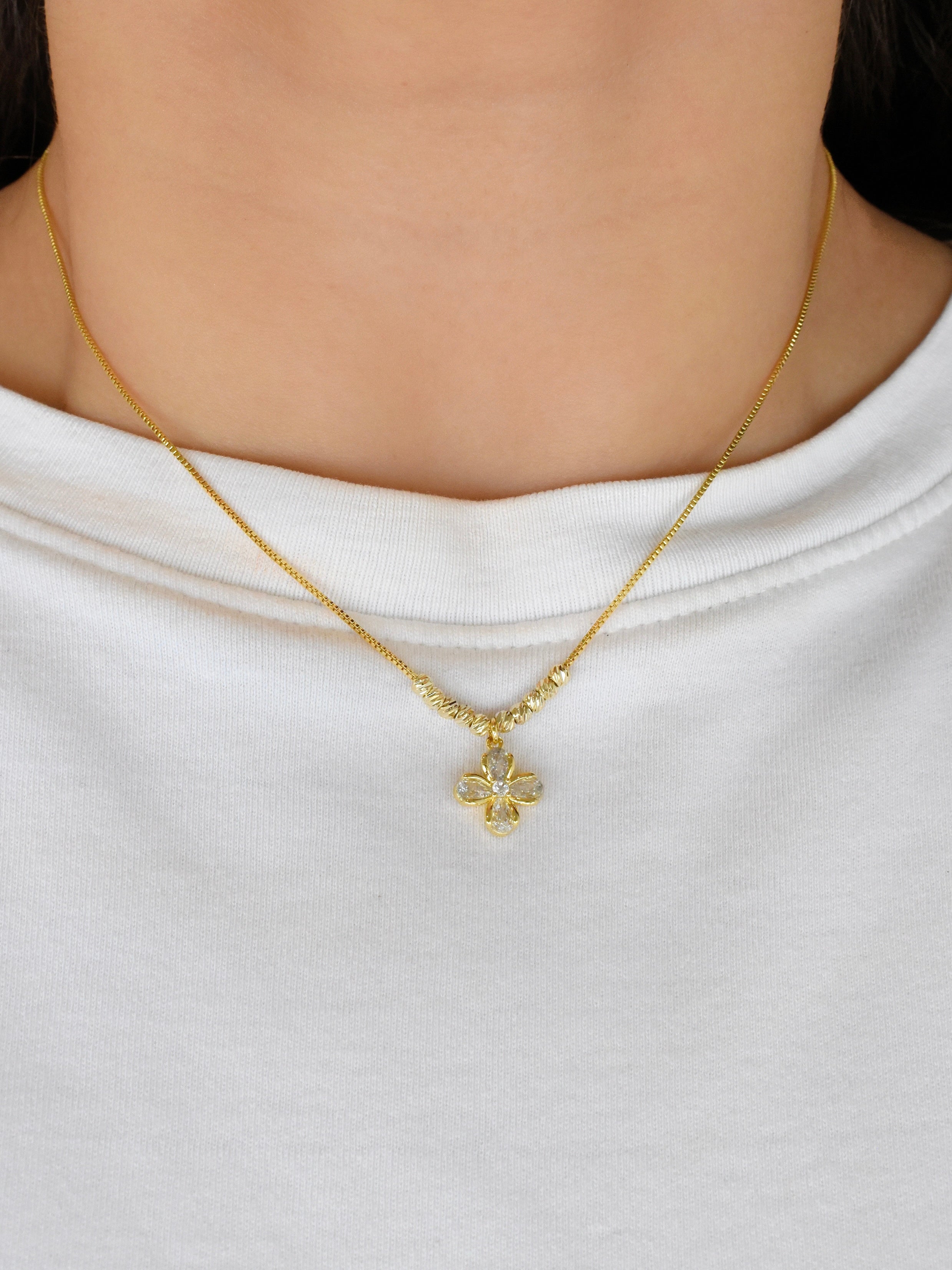 Gargantilla flor circonias (dorado o plateado)