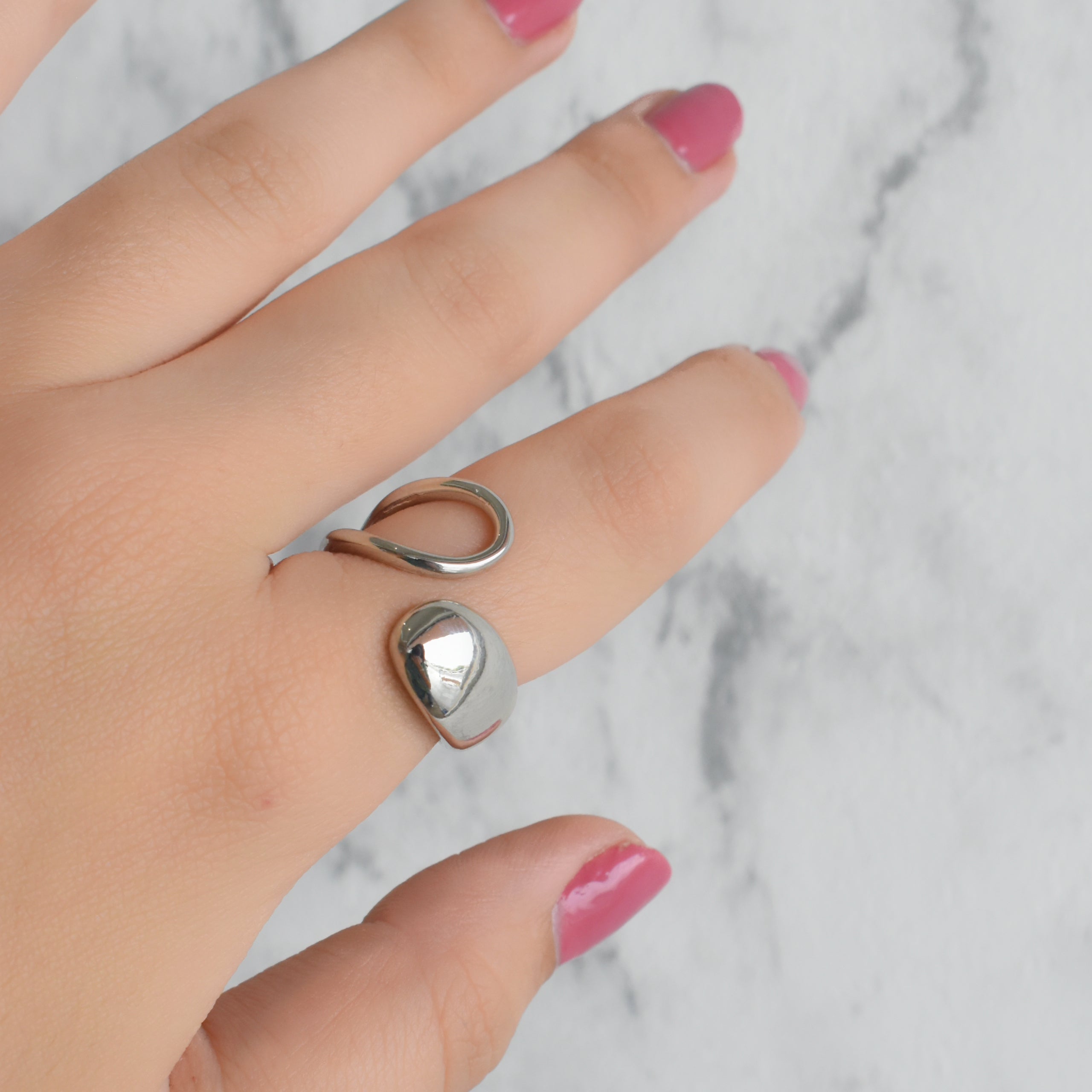 Anillo gota silueta (dorado o plateado)