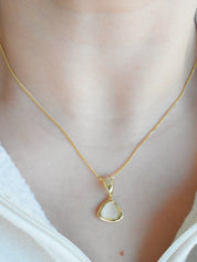 Juego triángulo blanco y gota