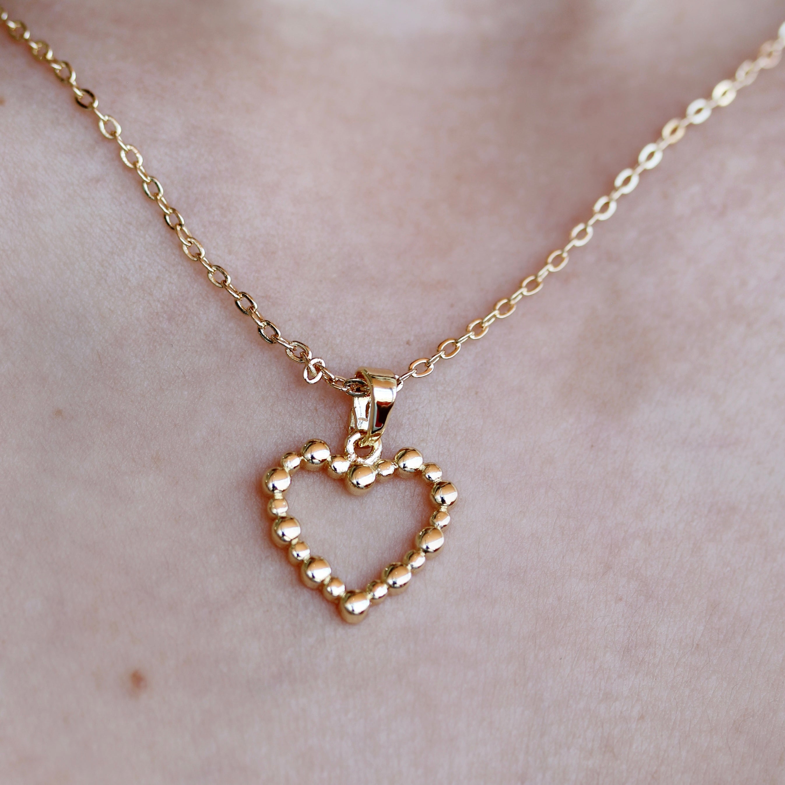 Gargantilla corazón bolitas (dorado y plateado)