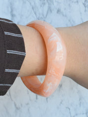 Brazalete cuadrado resina (café o naranja)