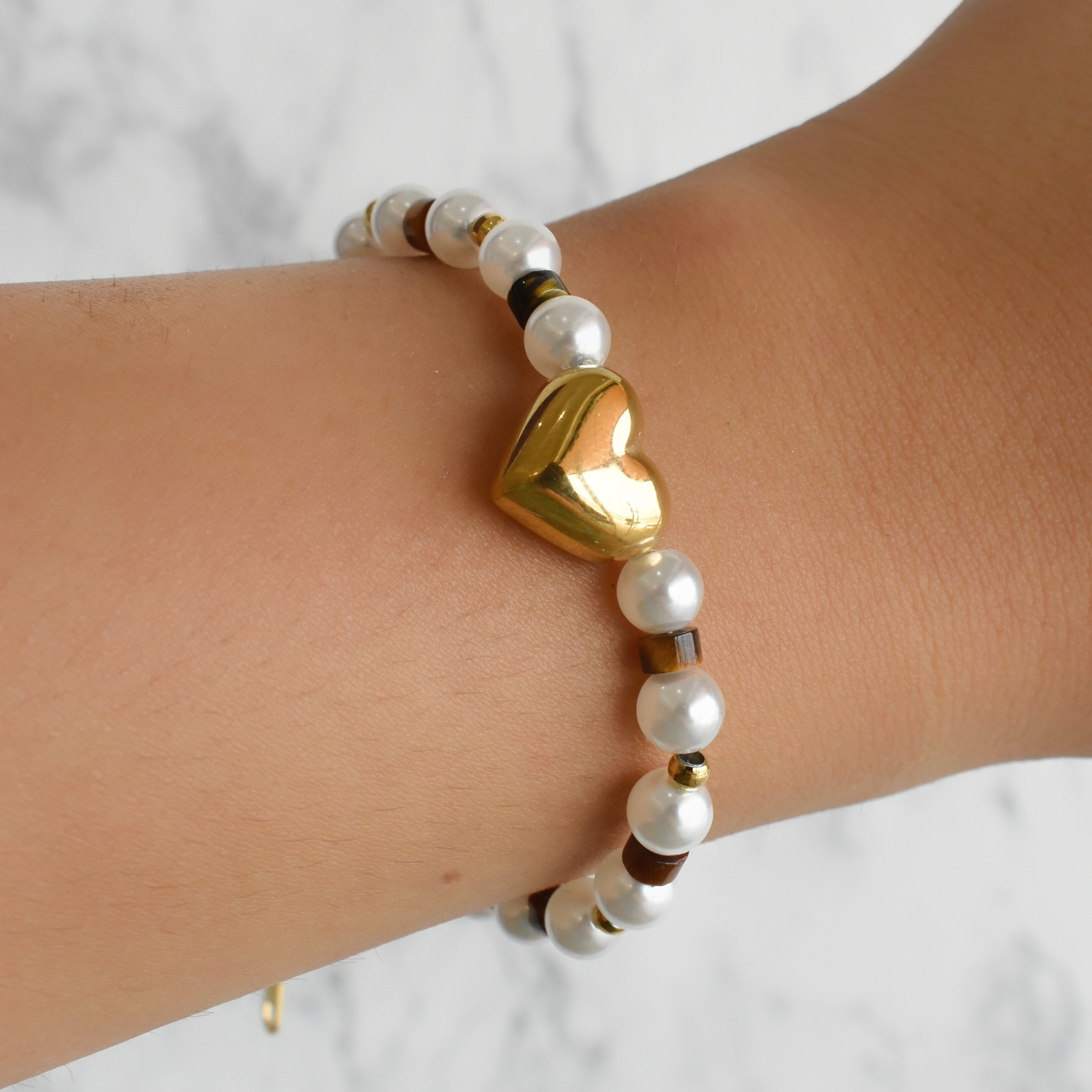 Pulsera corazón perlas y ojo de tigre