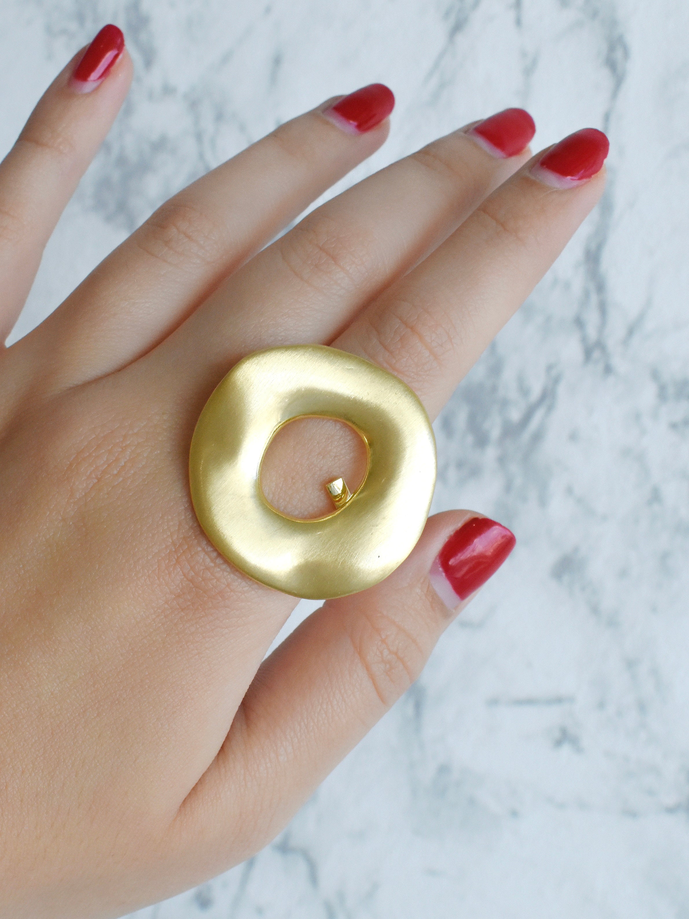 Anillo dona chunky mate (dorado o plateado)