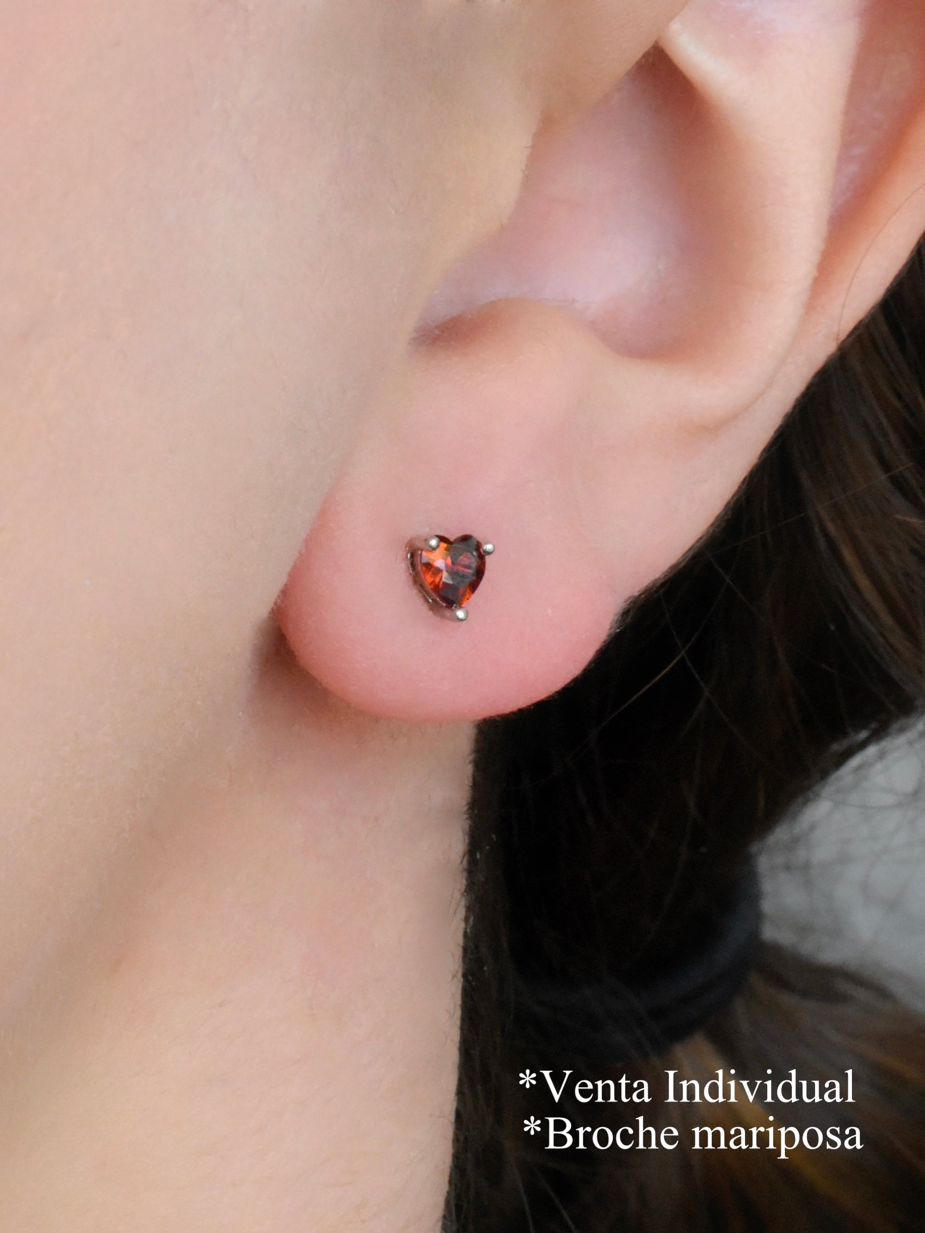 Arete piercing corazón rojo
