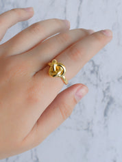 Anillo nudo (dorado o plateado)