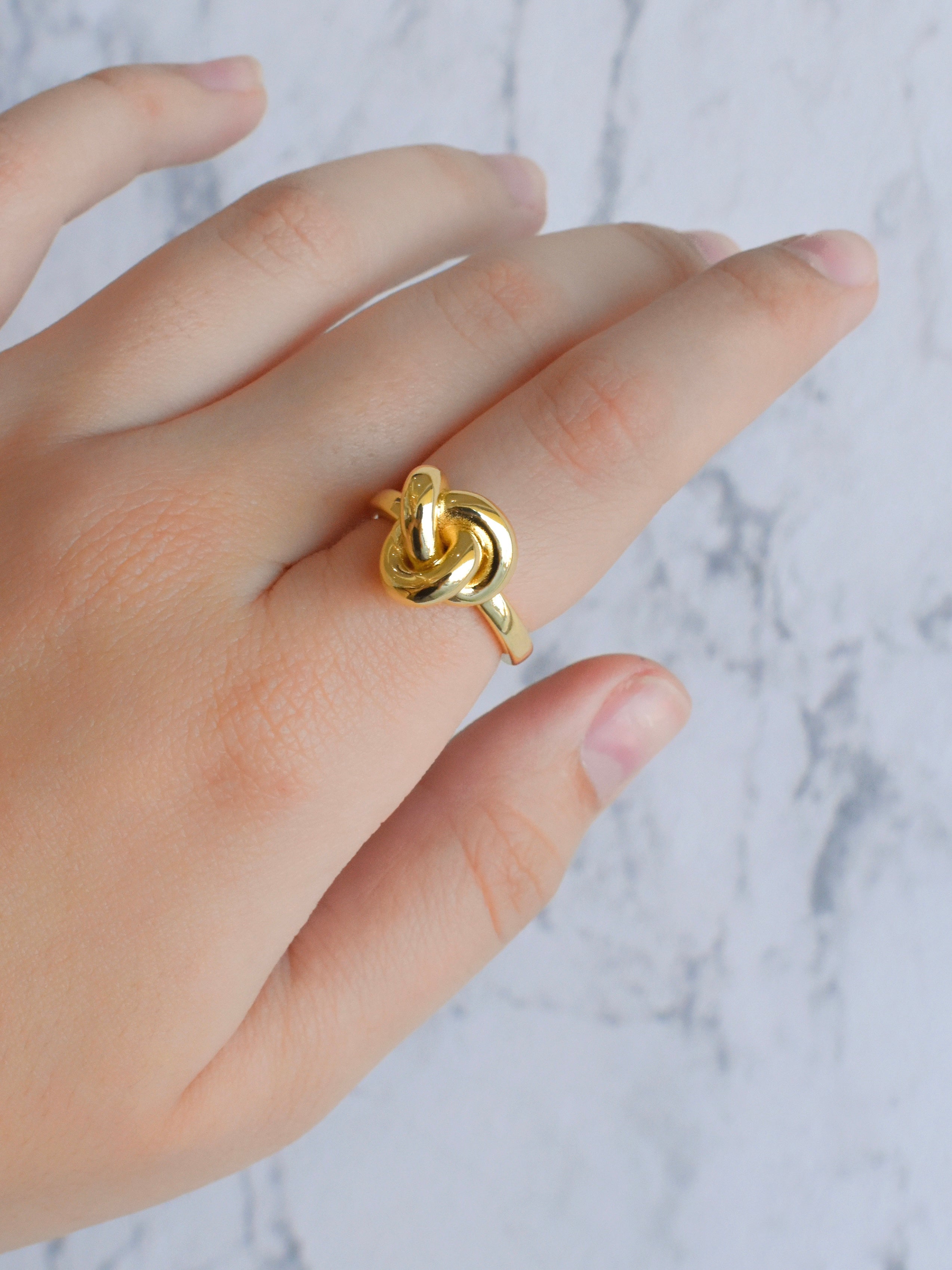 Anillo nudo (dorado o plateado)