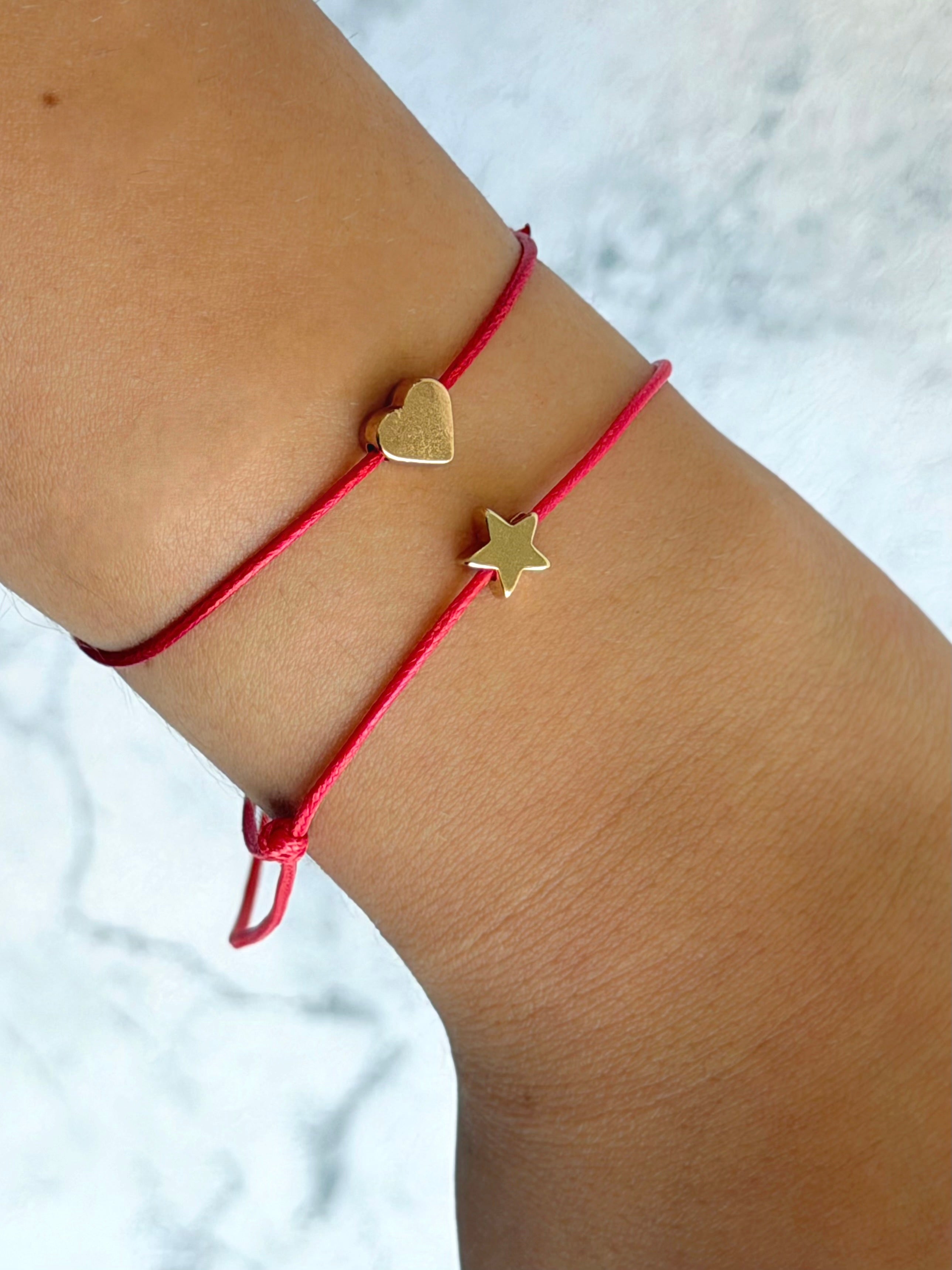 Pulsera hilo rojo (estrella o corazón)
