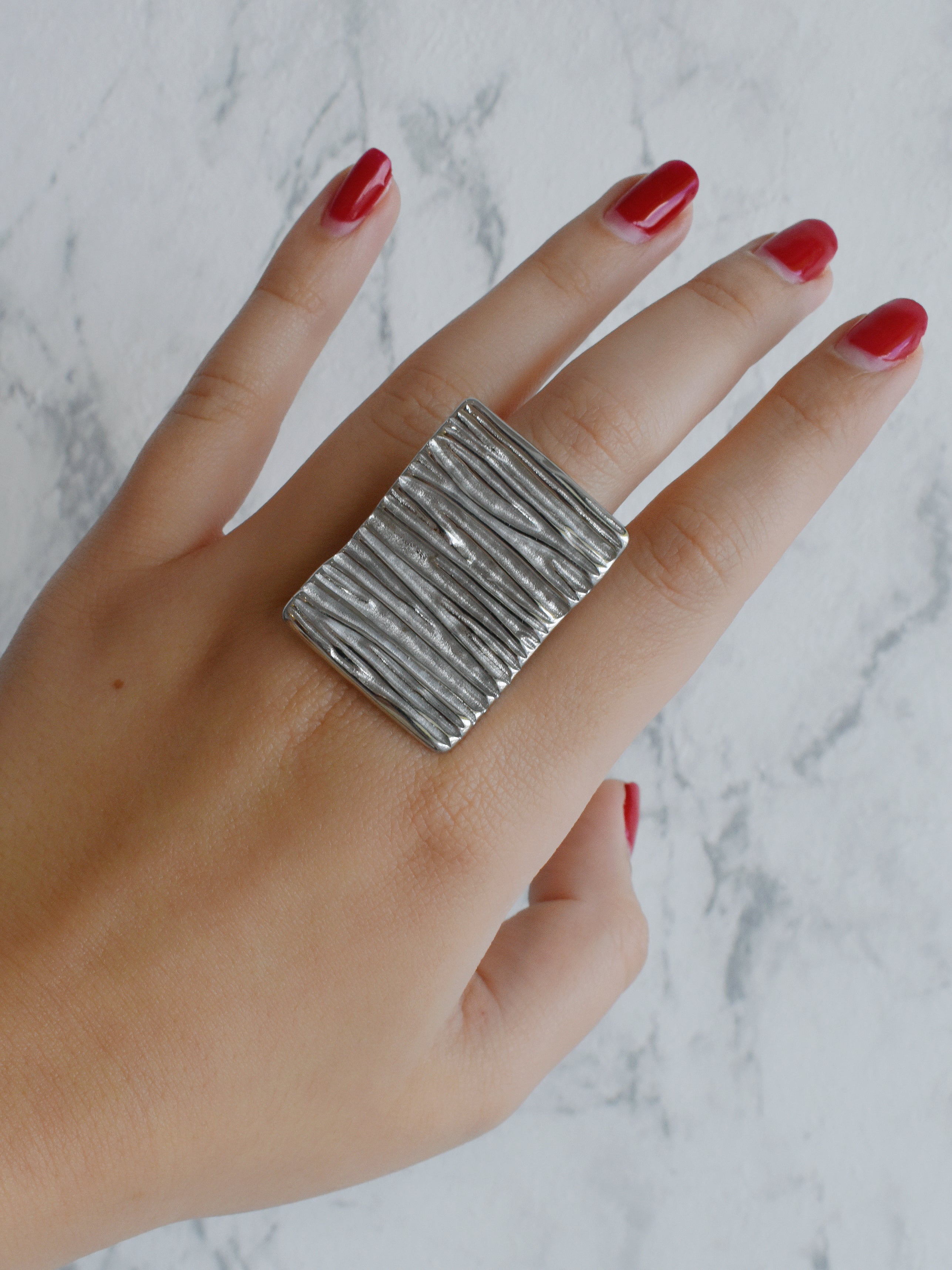 Anillo rectángulo jumbo plateado (tallas)