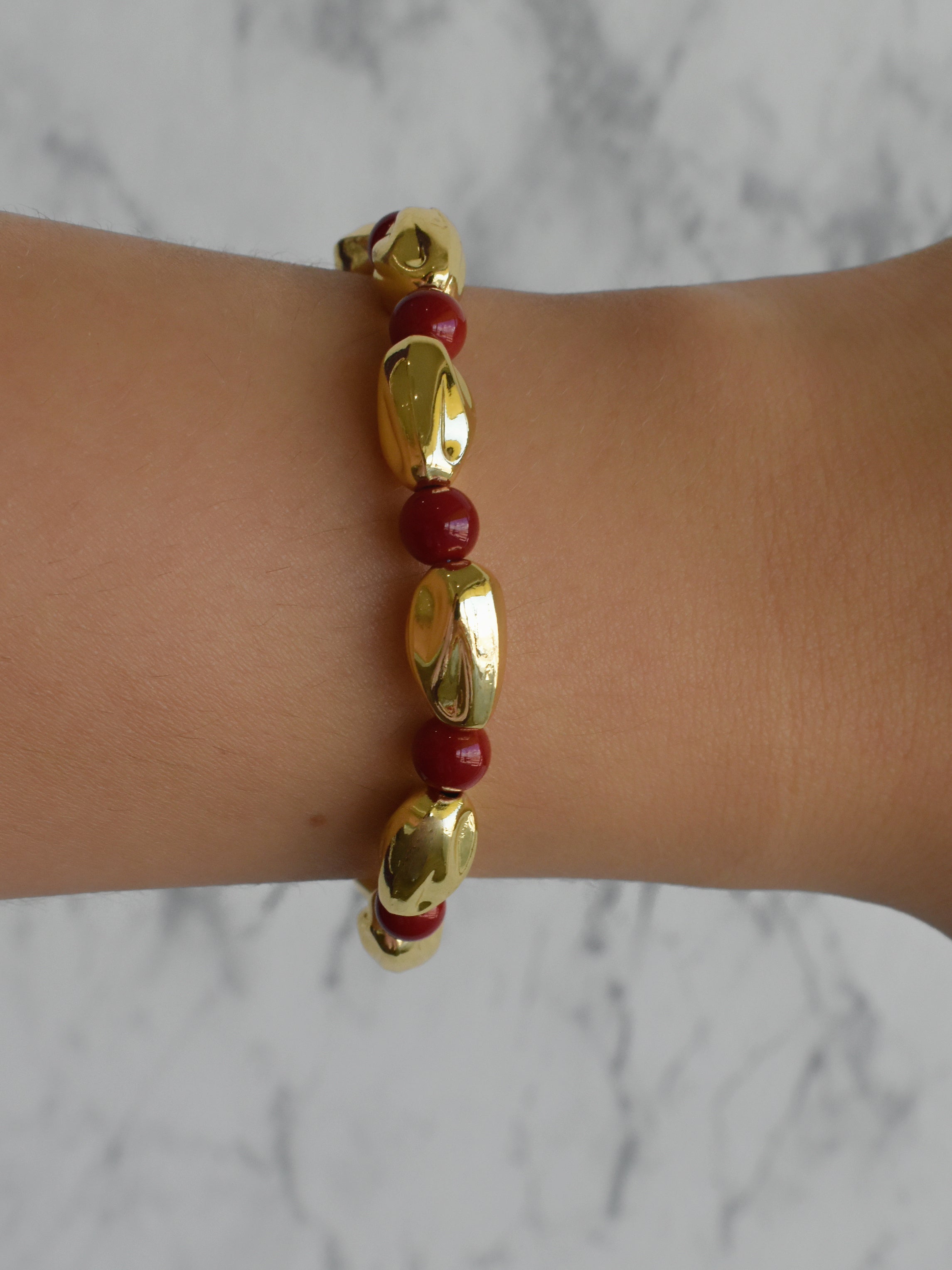 Pulsera bolitas rojas almendradas