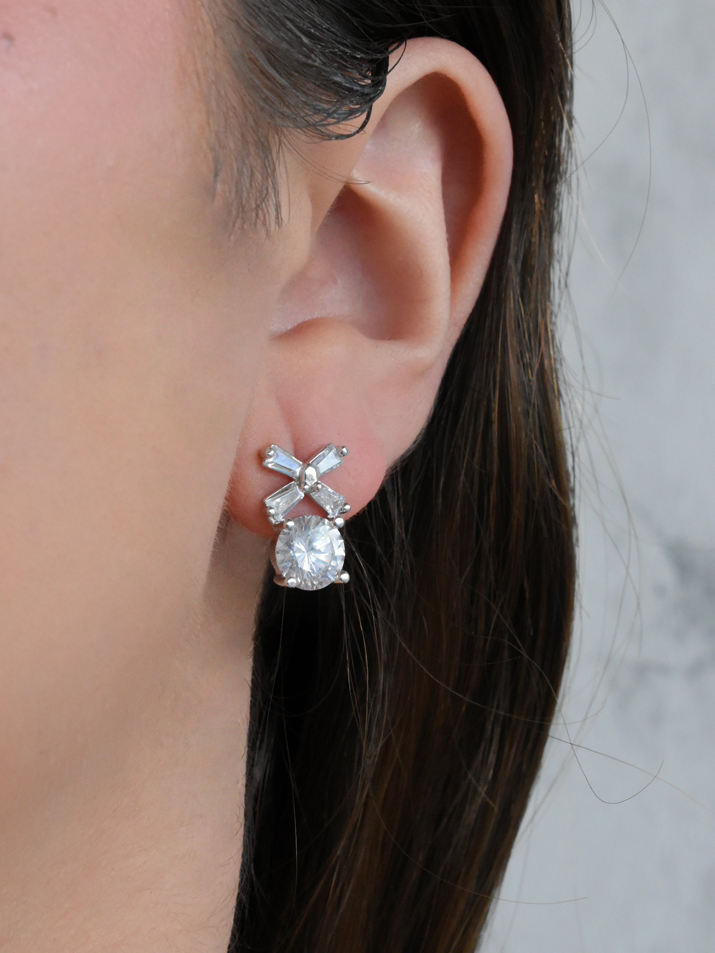 Aretes circonia clásica y moñito