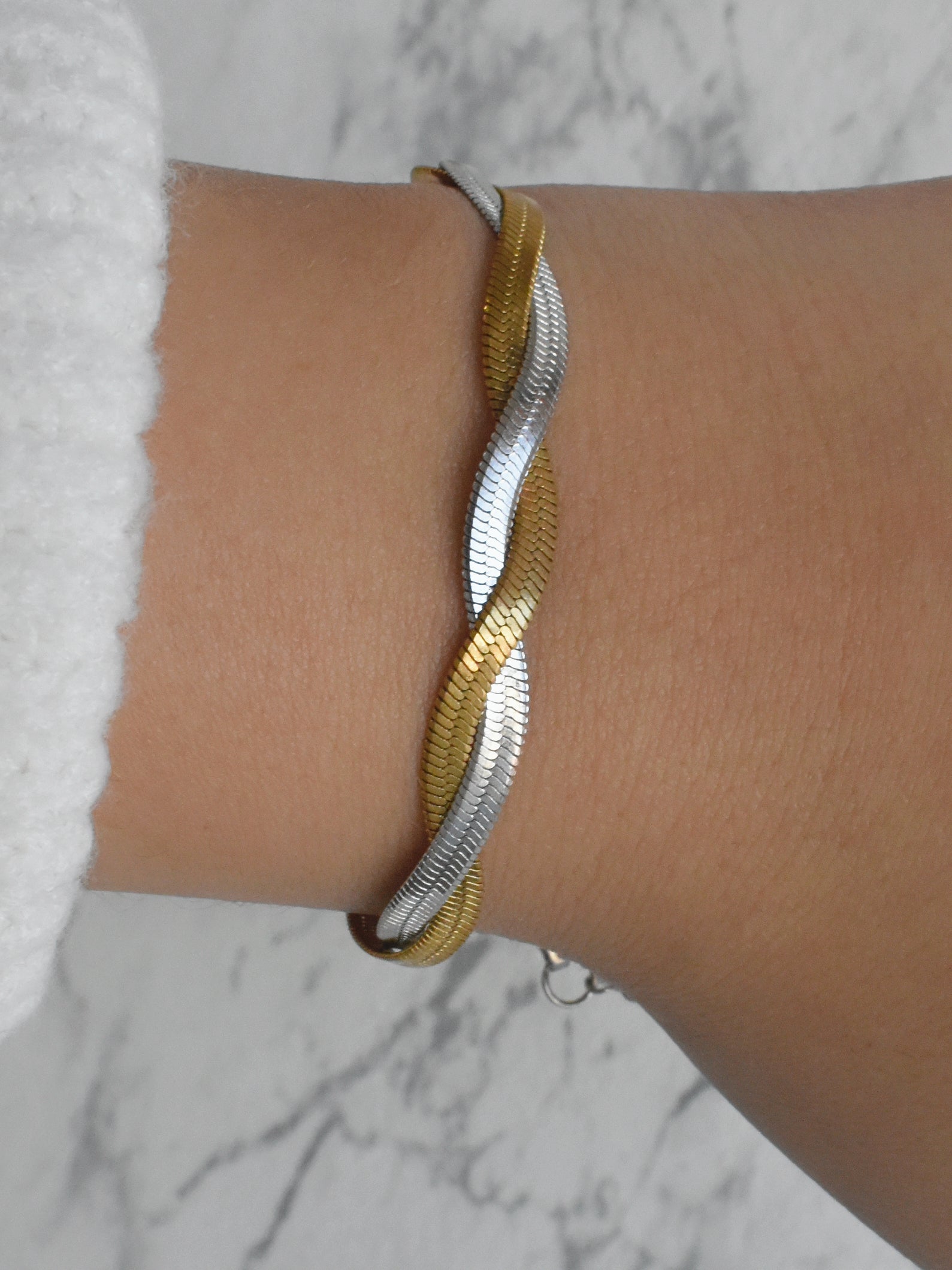 Pulsera cruzada planchada bicolor