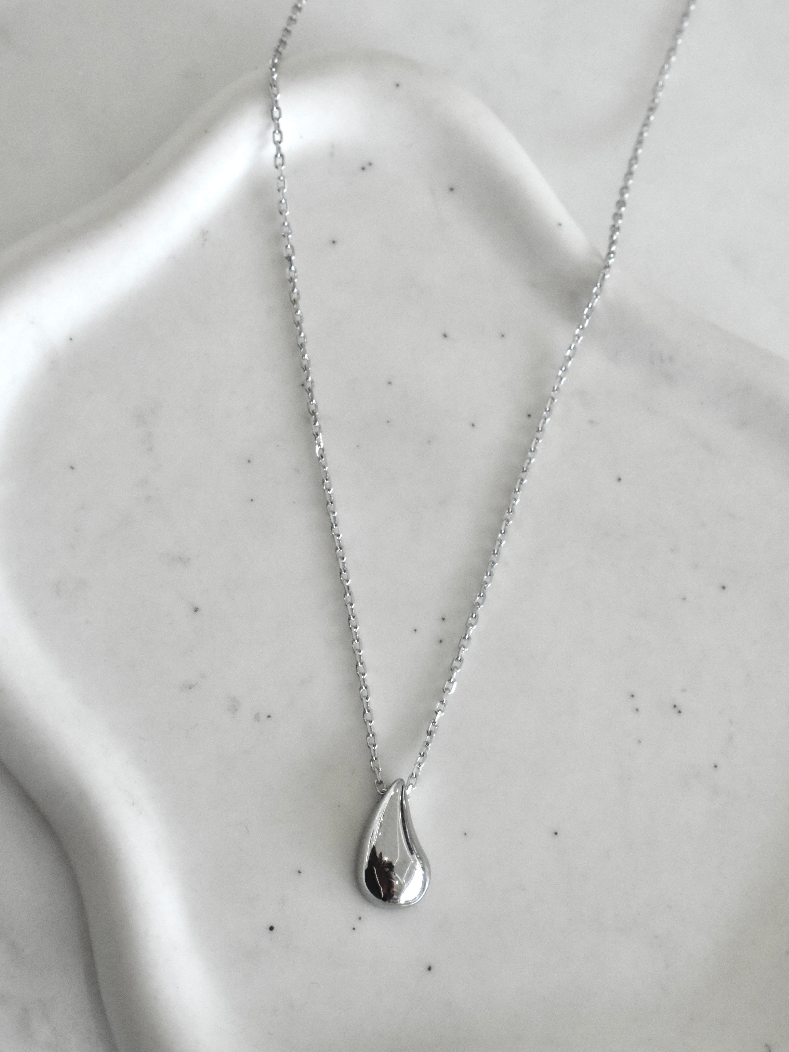 Gargantilla mini gota lisa