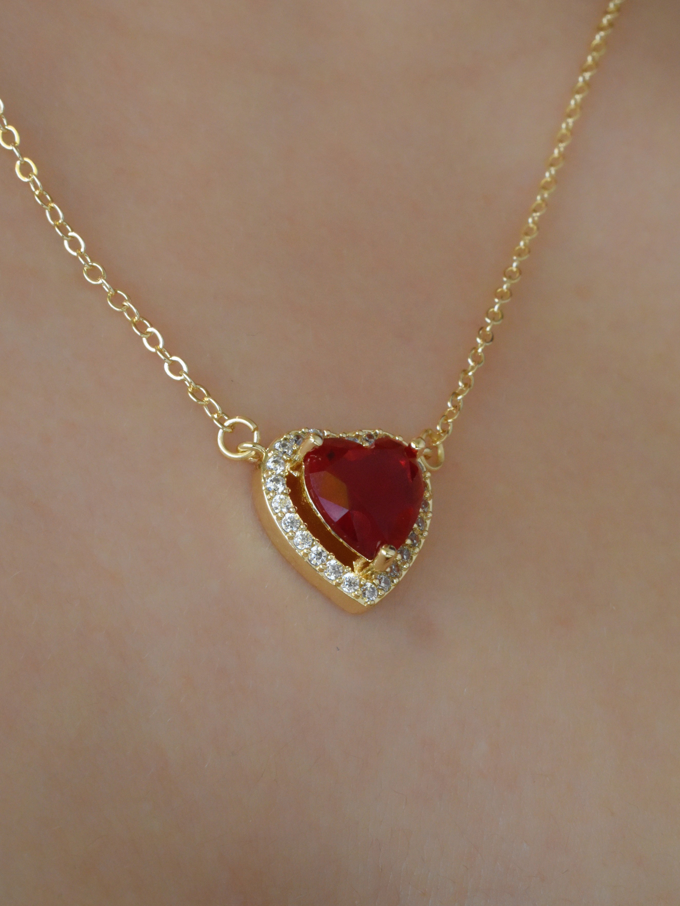 Gargantila corazón rojo (dorado o plataedo)