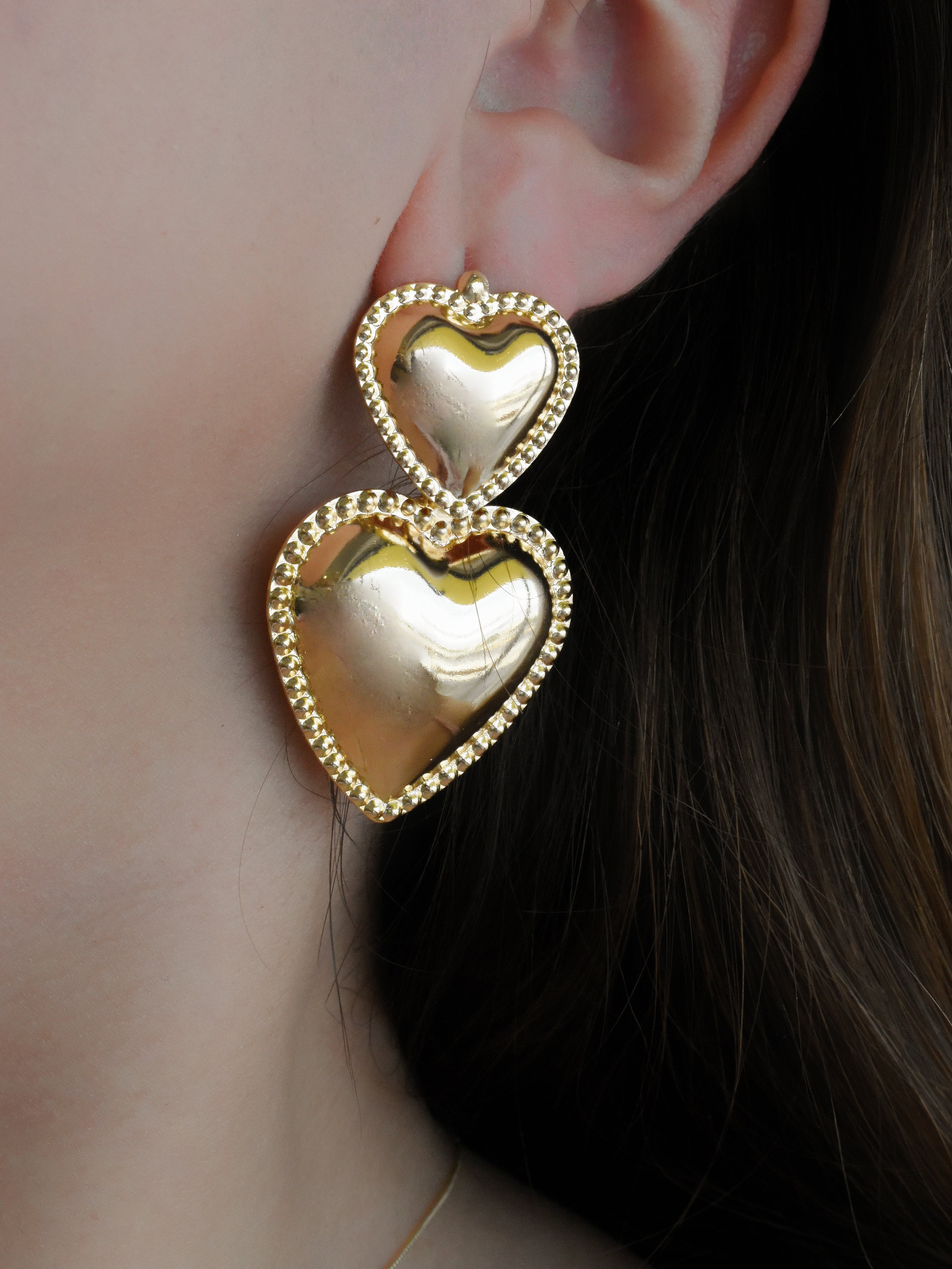 Aretes jumbo dos corazones