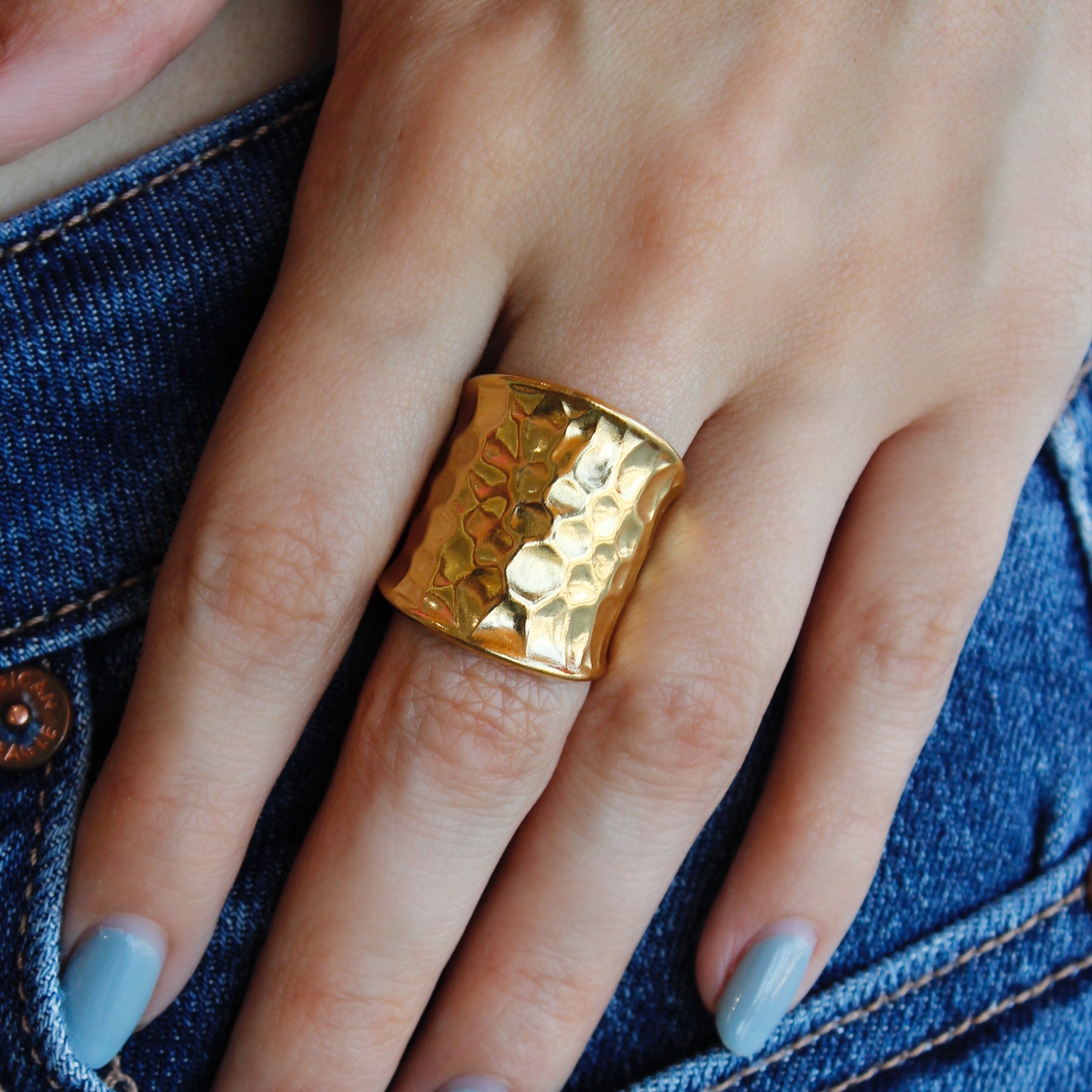 Anillo maxi martillado