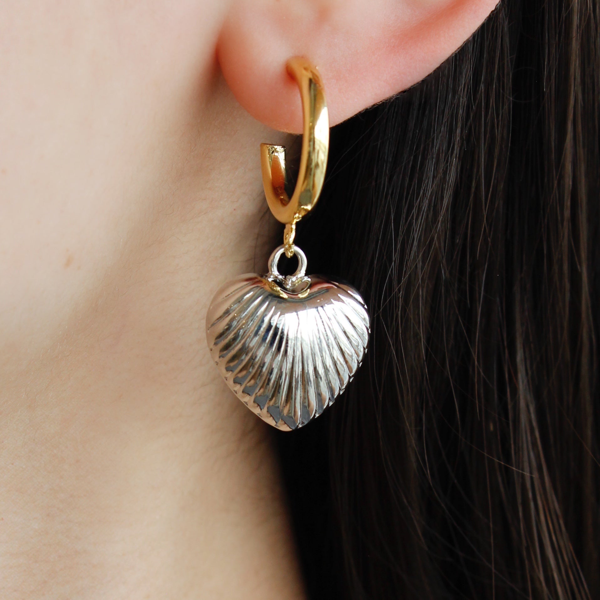 Aretes hoop bicolor corazón