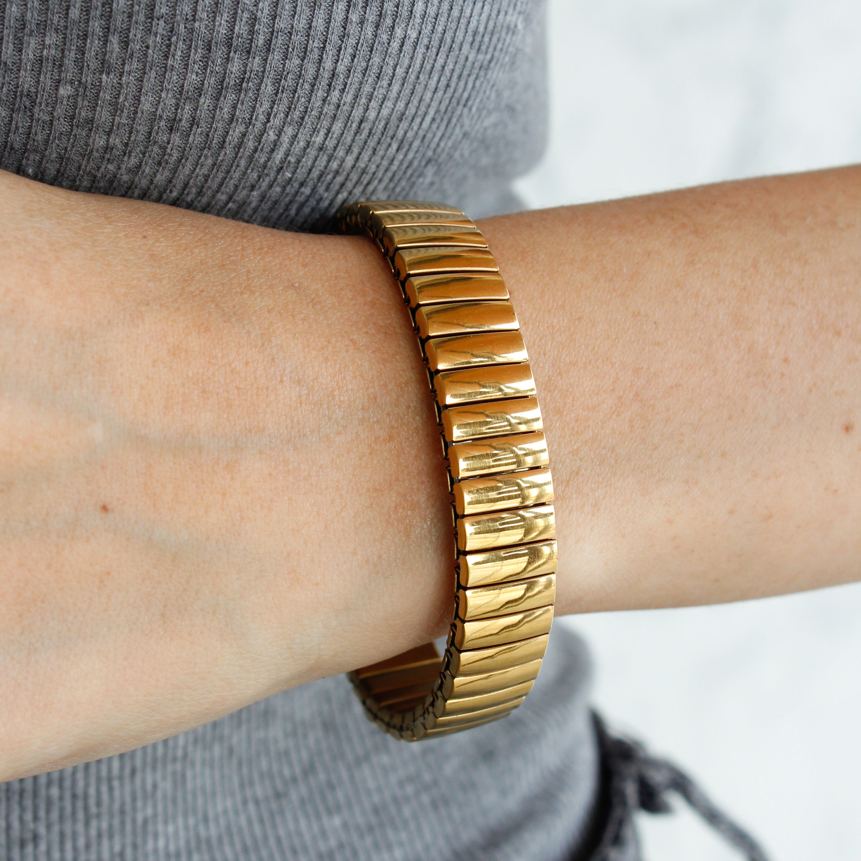 Brazalete liso elástico (dorado o plateado)