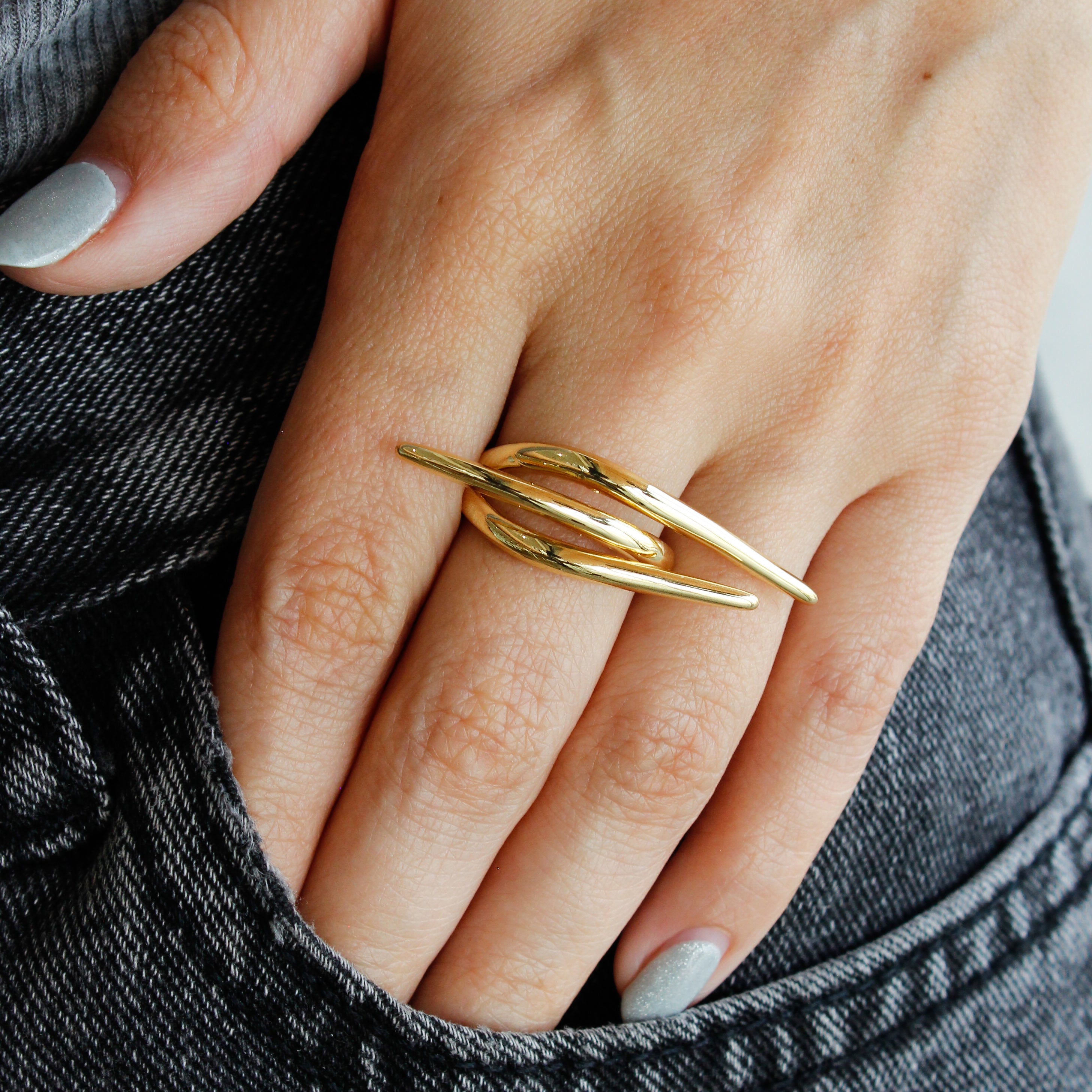 Anillo puntas entrelazadas (dorado o plateado)