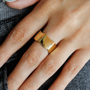 Anillo hexagonal (dorado o plateado)