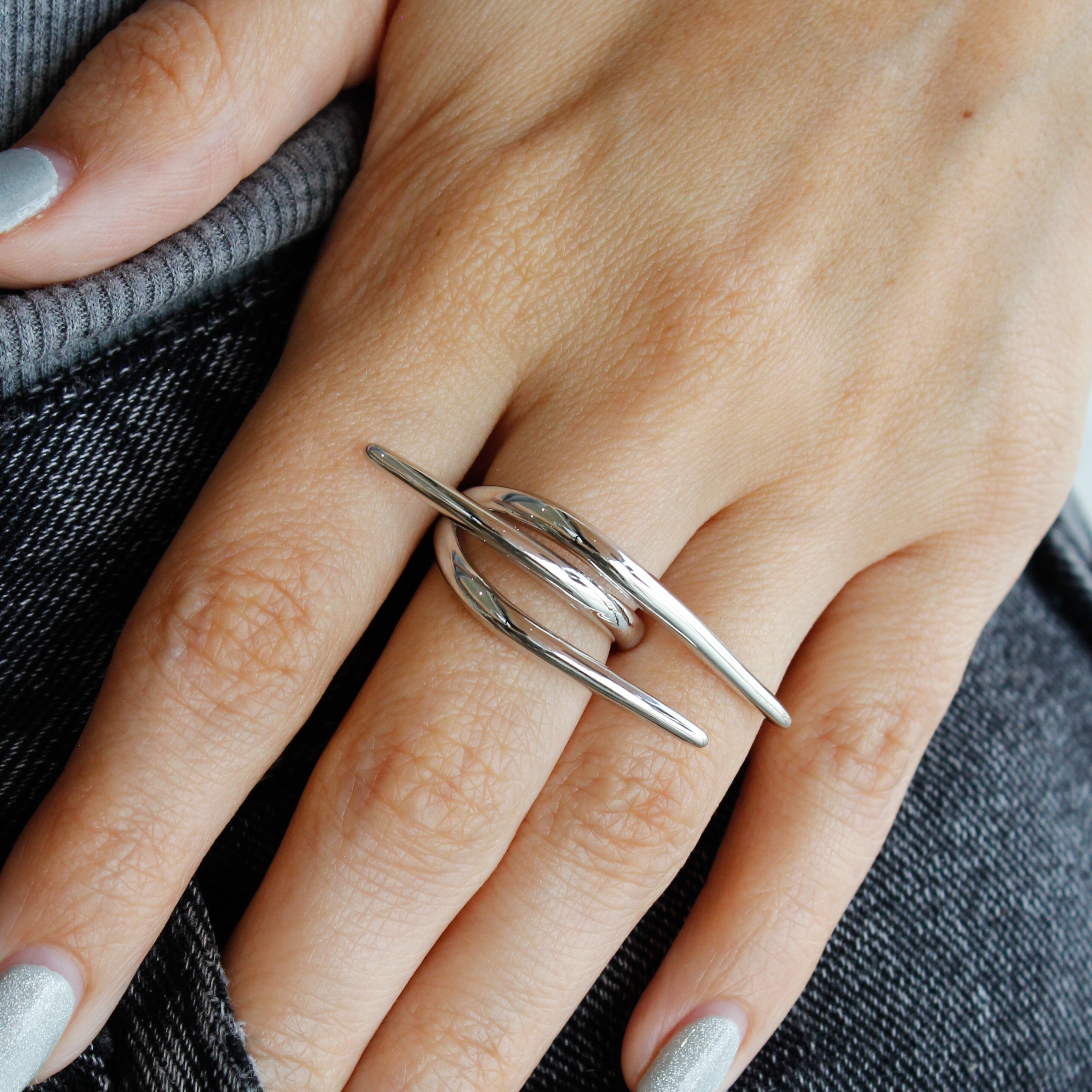 Anillo puntas entrelazadas (dorado o plateado)