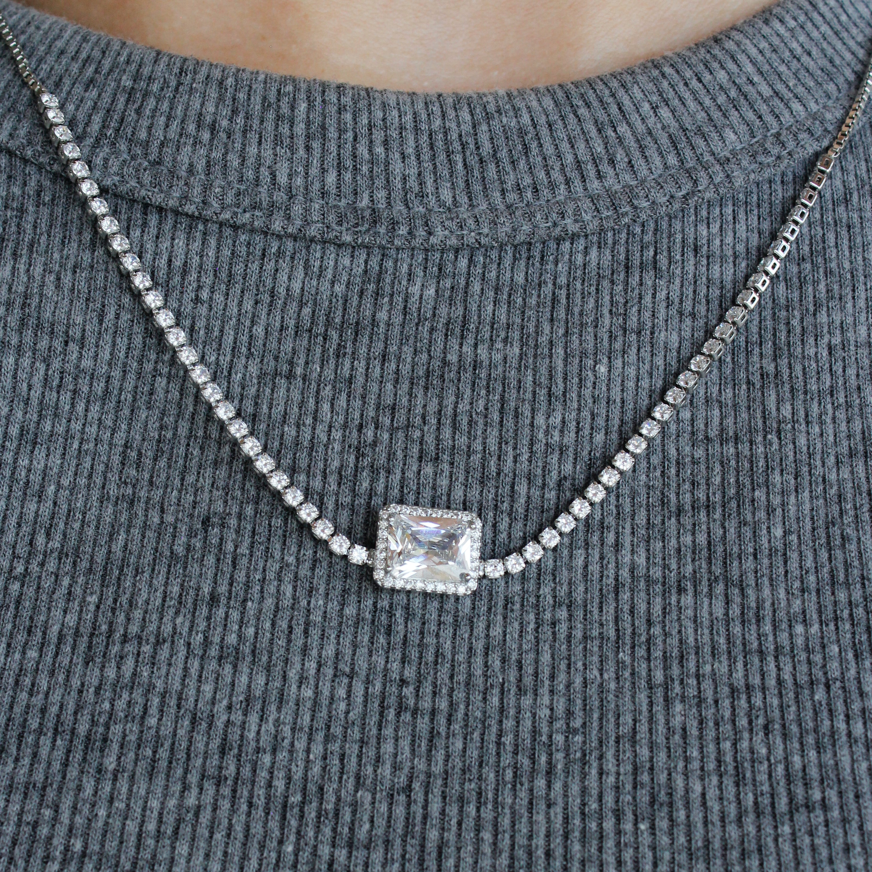 Gargantilla rectángulo y circonia (dorado o plateado)