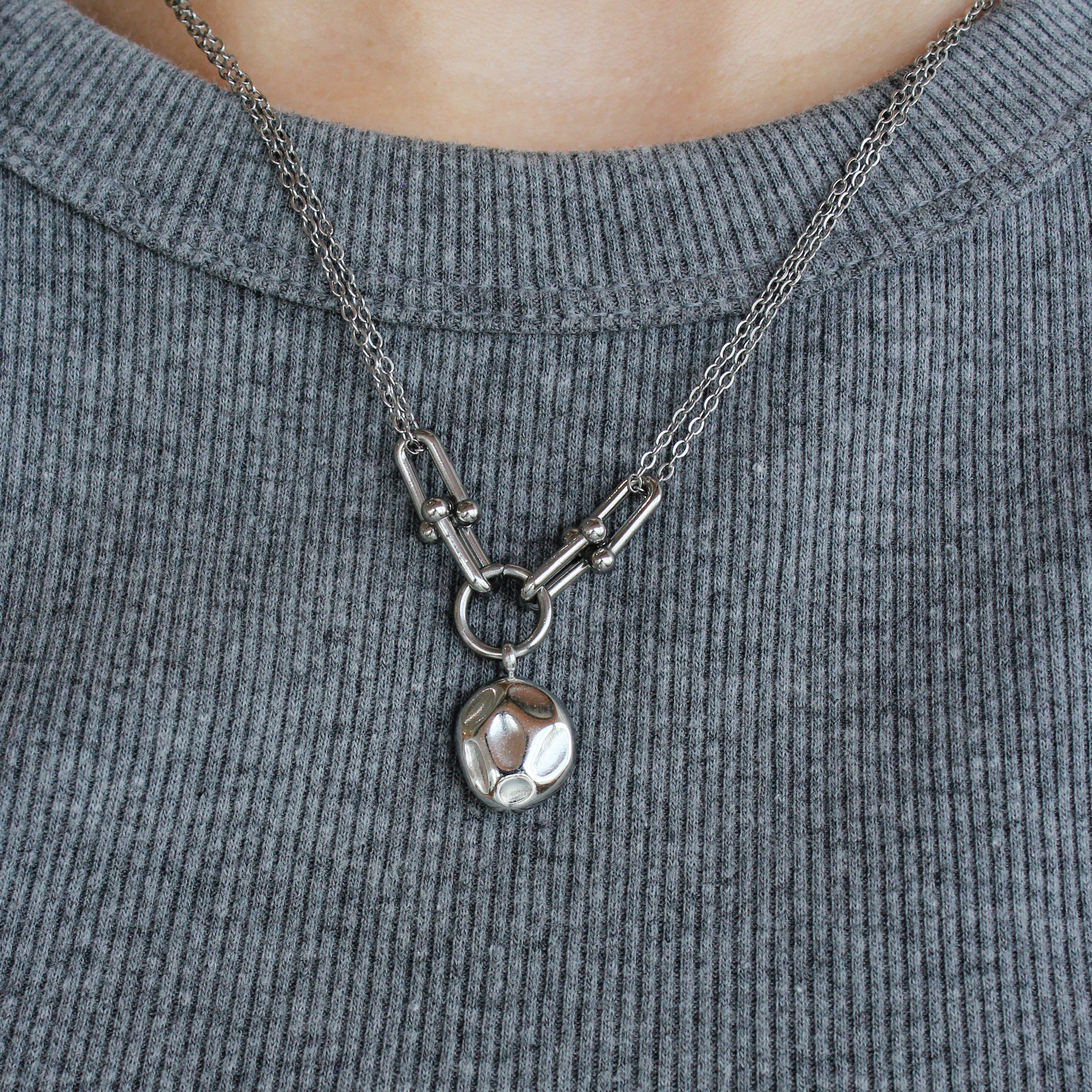 Gargantilla óvalo machucado (dorado o plateado)