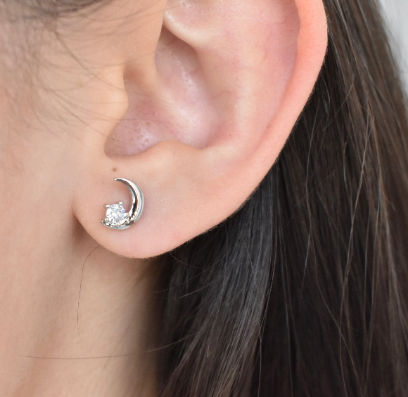 Aretes broquel diseño luna y estrella de circonia