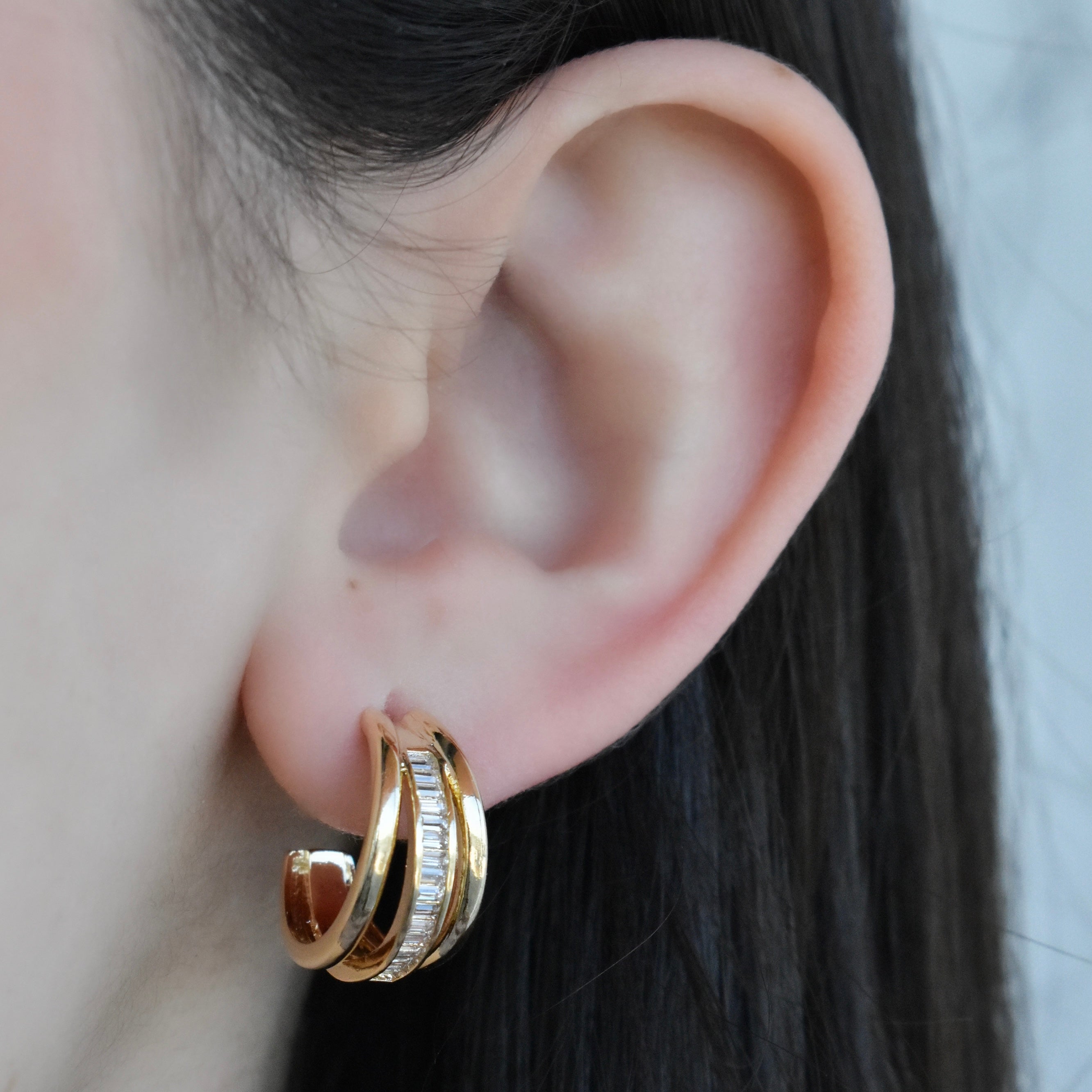 Arete mini arracada triple (dorado y plateado)