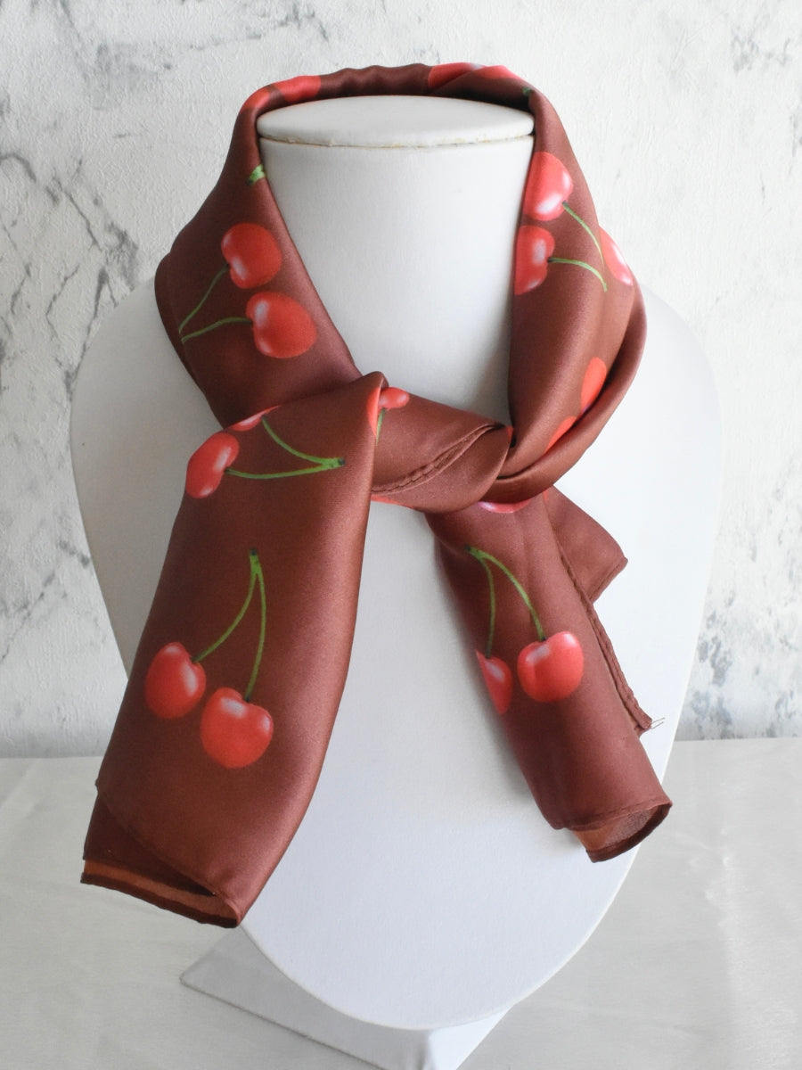 Pañuelo café cerezas rojas