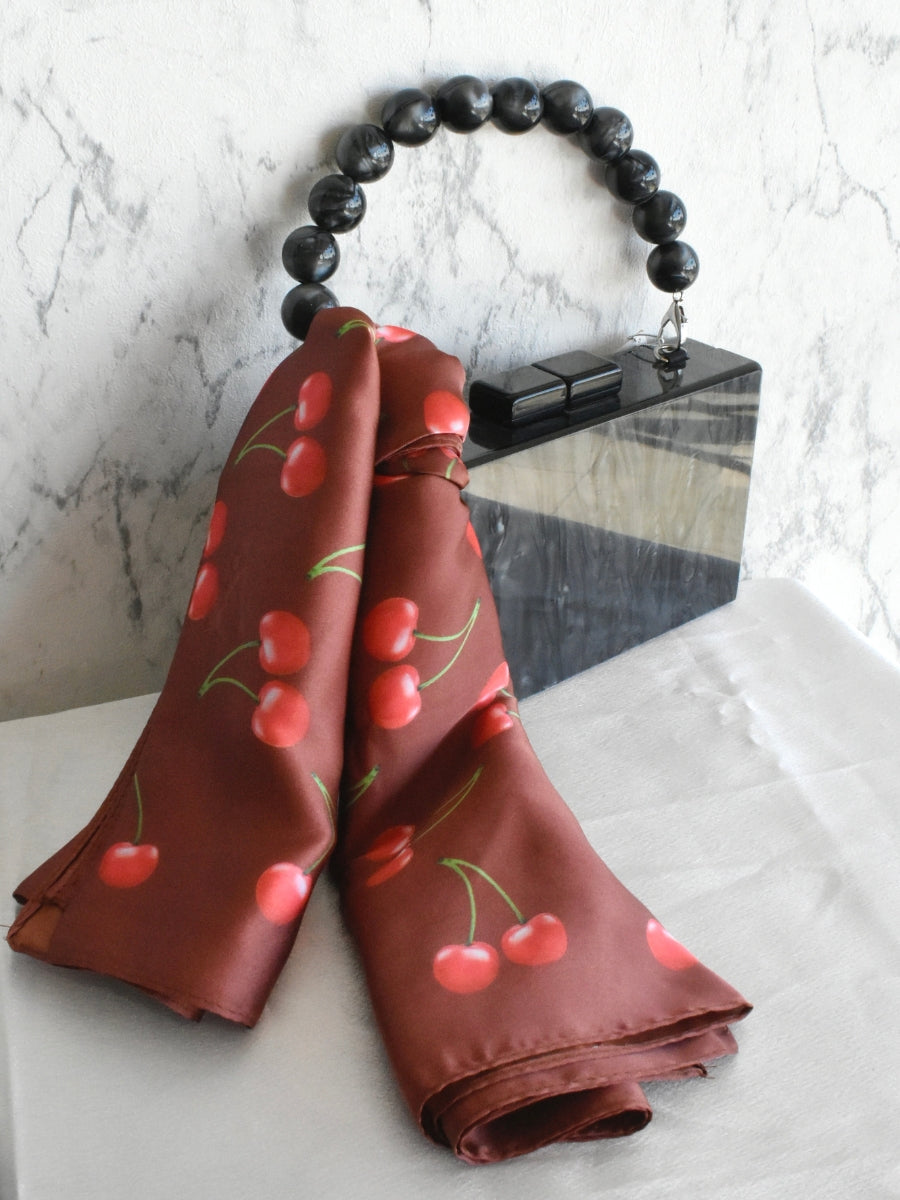 Pañuelo café cerezas rojas