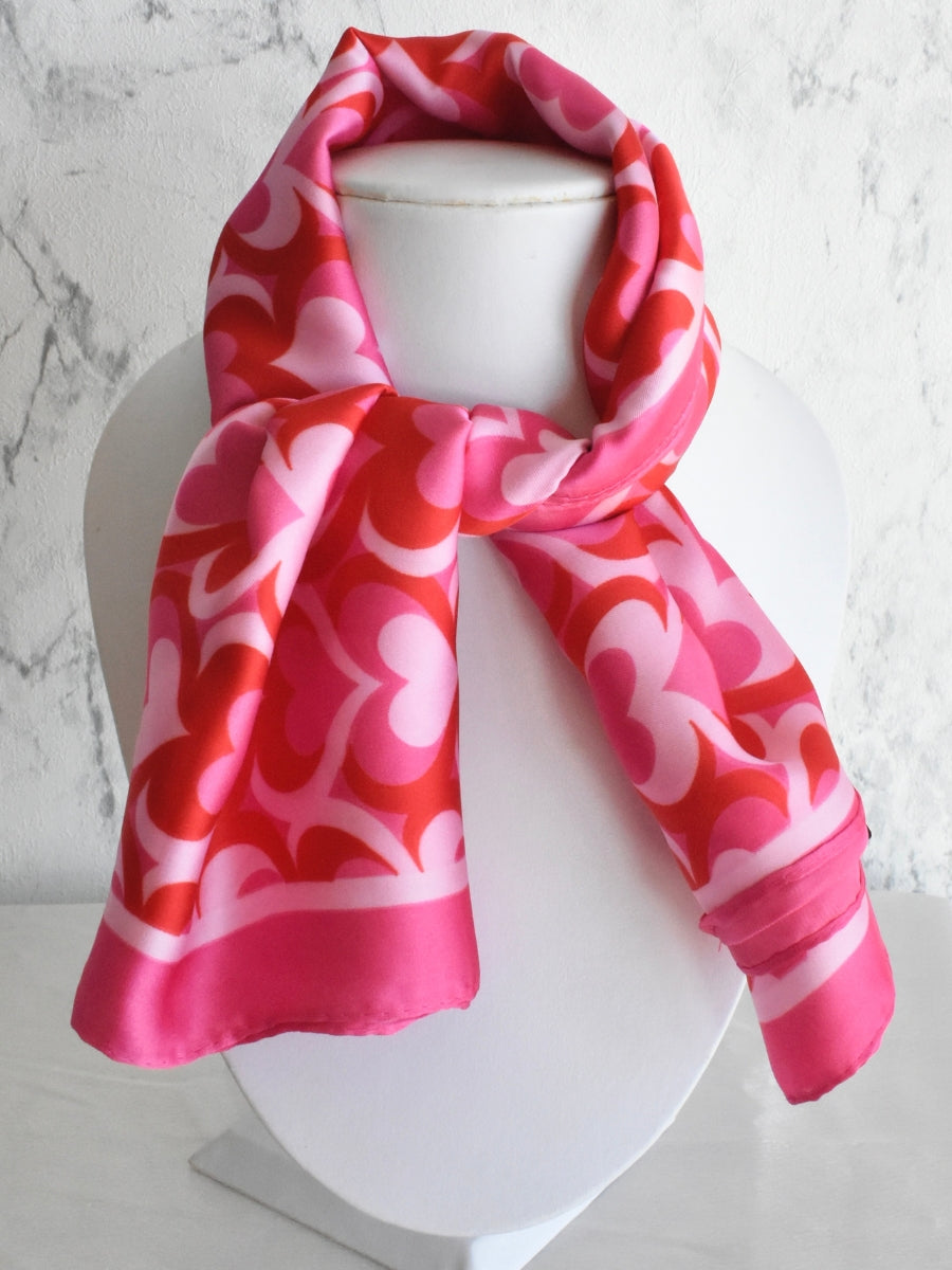 Pañuelo corazones rosas