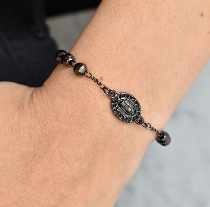 Pulsera decenario negro con virgen y cristo