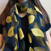 Pashmina de organza negra y flores amarillas - BRANCHÉE