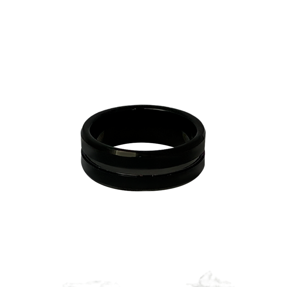 Anillo caballero negro mate con línea central brillante